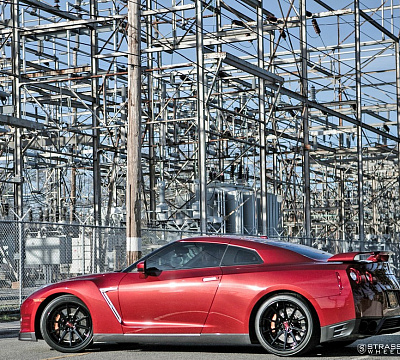 Фото дисков Strasse Wheels R10 Deep Concave FS на Nissan GT-R