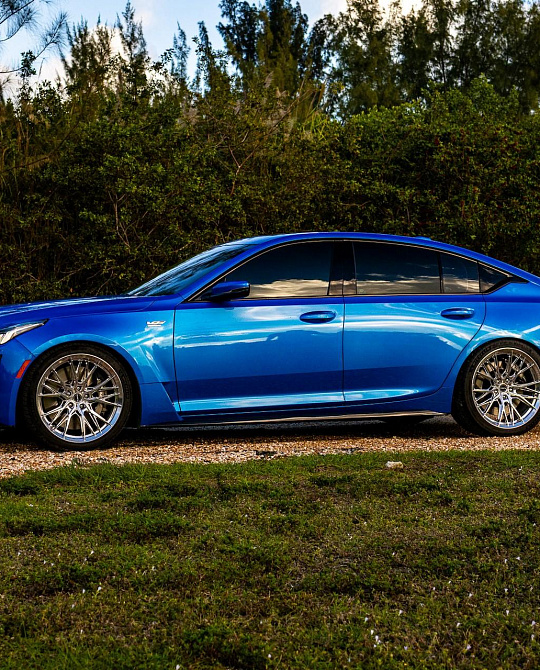 Фото дисков F11-R Полированный лак на Cadillac CT5