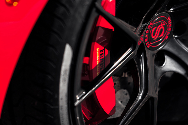 Фото дисков Strasse Wheels SM5R Deep Concave Monoblock Черный глянец на Ferrari 458