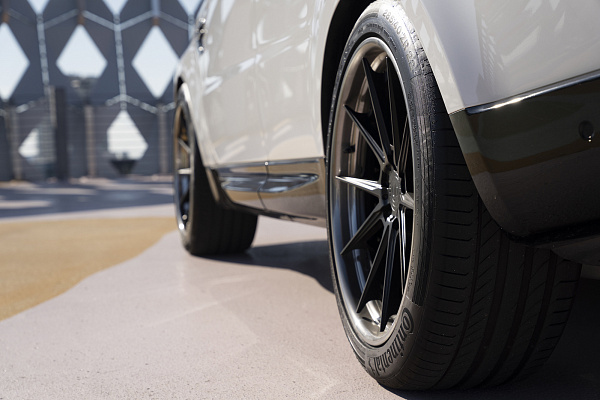 Фото дисков Strasse Wheels SV10 Deep Concave FS Черный сатин на Range Rover Sport II