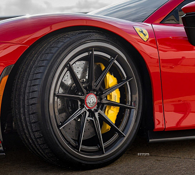 Фото дисков Savini SV10 на Ferrari SF90