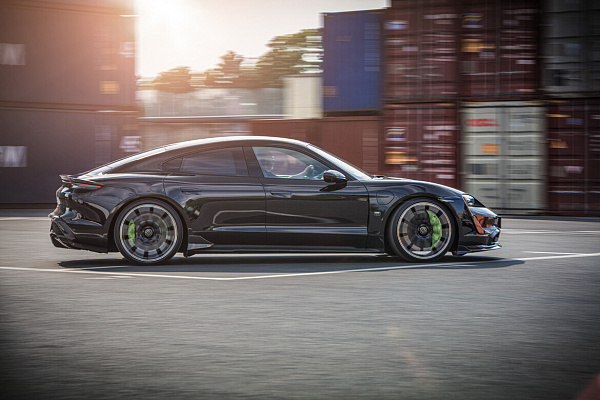 Фото дисков BRABUS Monoblock Z (Platinum Edition) Черный глянец на Porsche Taycan I