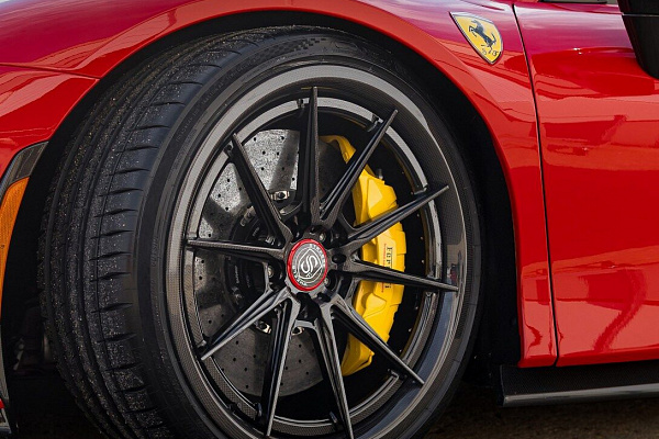 Фото дисков Savini SV10 Другой цвет на Ferrari SF90