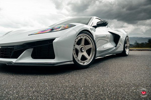 Фото дисков Vossen GEN-01 (3-Piece) Сатиновый лак на Chevrolet Corvette C8