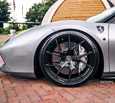 Фото дисков Strasse Wheels SM5RT Deep Concave Monoblock на Ferrari 488