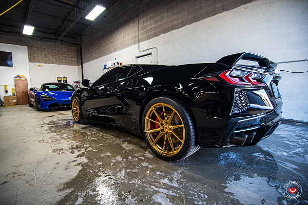 Фото дисков Vossen EVO-2 Глянцевое золото на Chevrolet Corvette C8