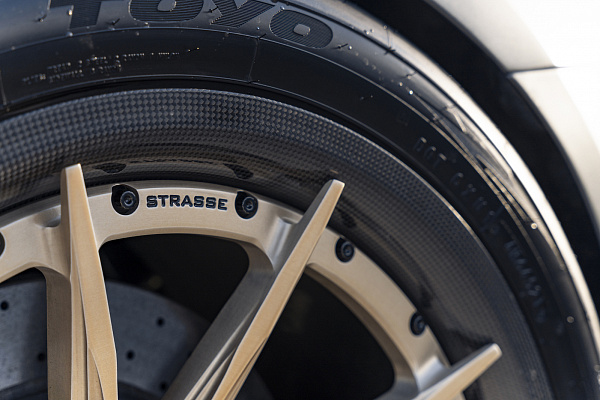 Фото дисков Strasse Wheels SV10 Track Сатиновая шампань на Audi R8 (4S)