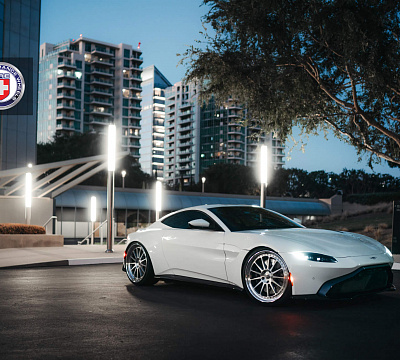 Фото дисков HRE 303 на Aston Martin Vantage 4