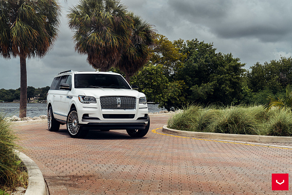 Фото дисков Vossen HF-8 Глянцевый лак на Lincoln Navigator IV
