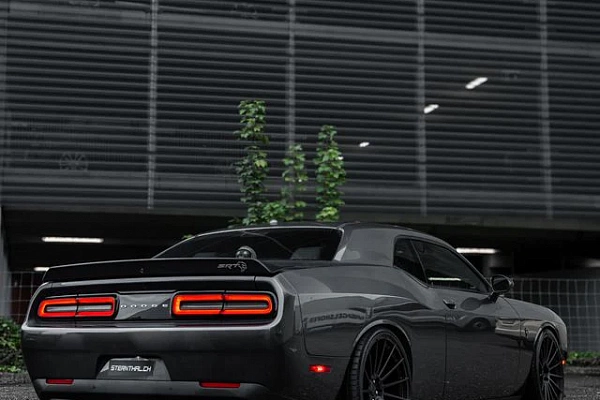 Фото дисков ST Wheels ST22 Сатиновый графит на Dodge Challenger III