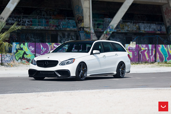 Фото дисков Vossen VFS-5 Глянцевый графит на Mercedes-Benz E-Class (W212, S212, C207)