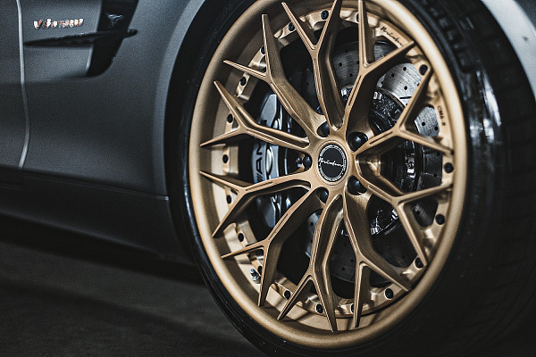 Фото дисков Brixton Forged CM6-R Сатиновая бронза на Mercedes-Benz AMG GT I