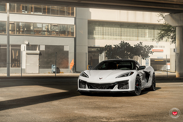 Фото дисков Vossen LC3-01T Черный глянец на Chevrolet Corvette C8