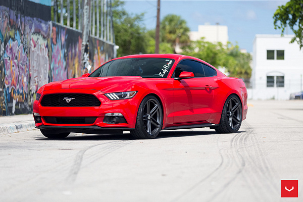 Фото дисков Vossen VFS-5 Глянцевый графит на Ford Mustang VI