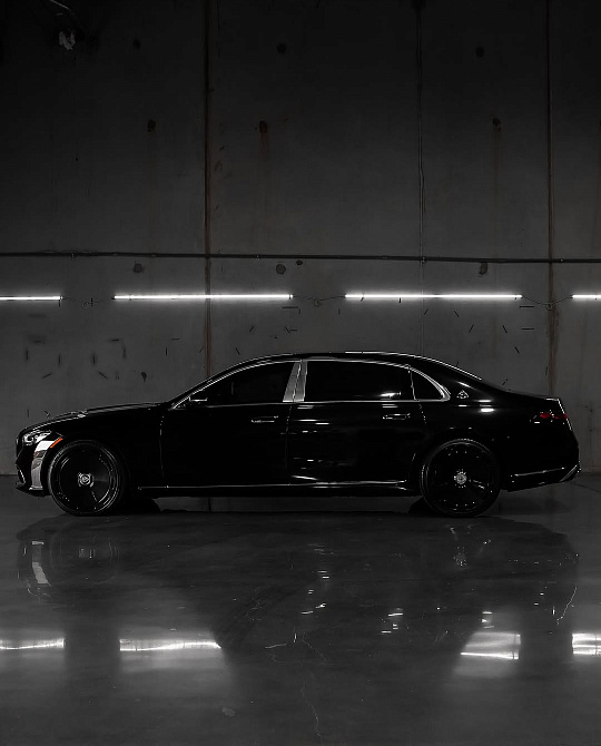Фото дисков Amur Черный глянец на Mercedes-Benz S-Class (W223)