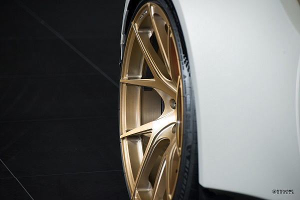 Фото дисков Strasse Wheels SM5RT Deep Concave Monoblock Сатиновое золото на Lamborghini Huracan