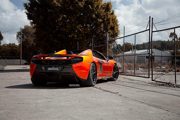 Фото дисков Strasse Wheels SV1 Deep Concave FS Черный сатин на McLaren 650S