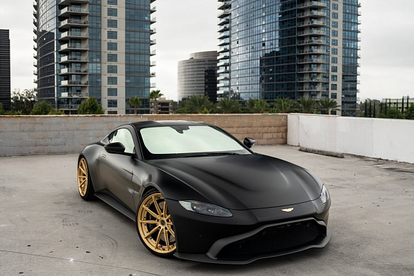 Фото дисков Brixton Forged R11-R Глянцевая шампань на Aston Martin Vantage 4