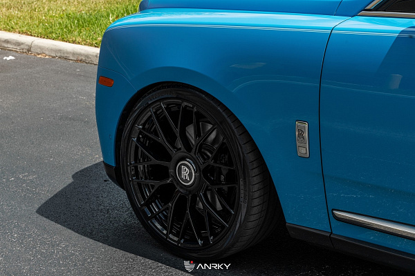 Фото дисков Anrky AN20 Черный глянец на Rolls-Royce Cullinan
