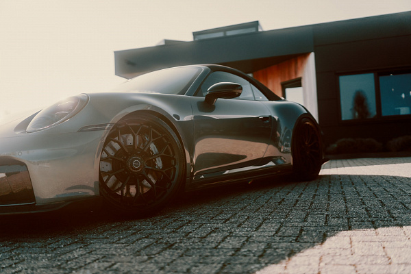 Фото дисков Brixton Forged CM6-RS Черный сатин на Porsche 911 VIII