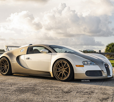 Фото дисков Strasse Wheels SV5 Deep Concave Duoblock на Bugatti Veyron