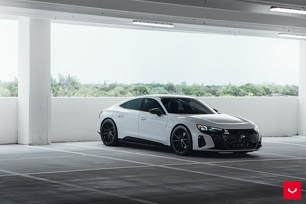 Фото дисков Vossen HF-3 Черный глянец на Audi E-tron GT