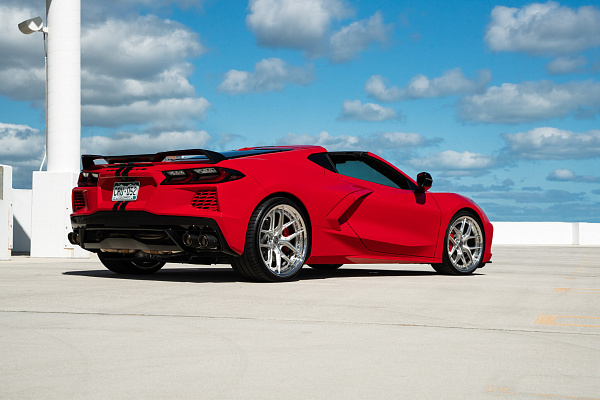 Фото дисков HRE S101SC Глянцевый лак на Chevrolet Corvette C8