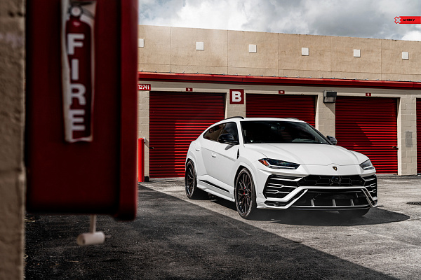 Фото дисков Anrky AN30 Черный сатин на Lamborghini Urus