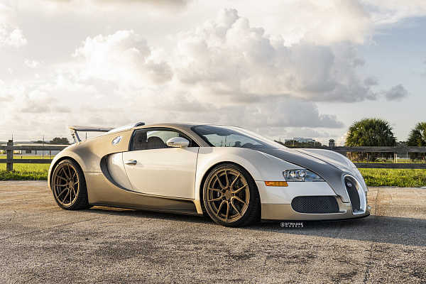 Фото дисков Strasse Wheels SV5 Deep Concave Duoblock Сатиновая бронза на Bugatti Veyron