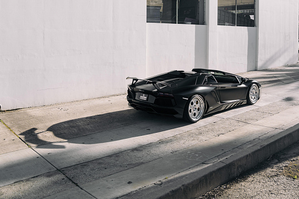 Фото дисков HRE 454 GTM Глянцевый лак на Lamborghini Aventador