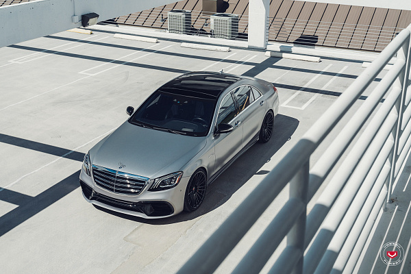 Фото дисков Vossen S17-04 Черный глянец на Mercedes-Benz S-Class (W222, C217)