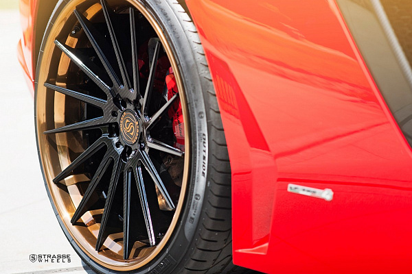 Фото дисков Strasse Wheels SV15T Deep Concave FS Другой цвет на Lamborghini Aventador