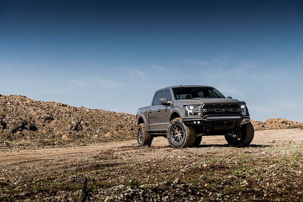 Фото дисков HRE P161 Глянцевый темный лак на Ford F-150 XIII
