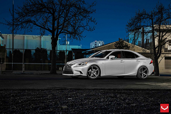 Фото дисков Vossen CV3 Сатиновый графит на Lexus IS II