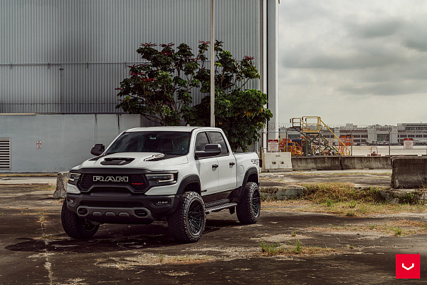 Фото дисков Vossen HF6-5 Черный глянец на Ram 1500 V