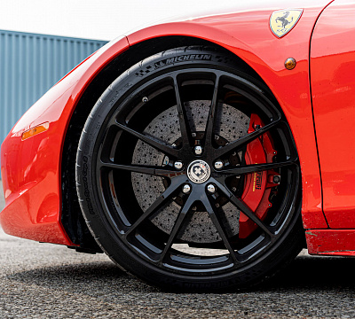 Фото дисков HRE P104 на Ferrari 458