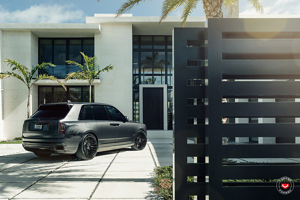 Фото дисков Vossen S17-15T Черный глянец на Rolls-Royce Cullinan