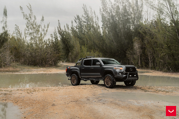 Фото дисков Vossen HF6-5 Сатиновая бронза на Toyota Tacoma III