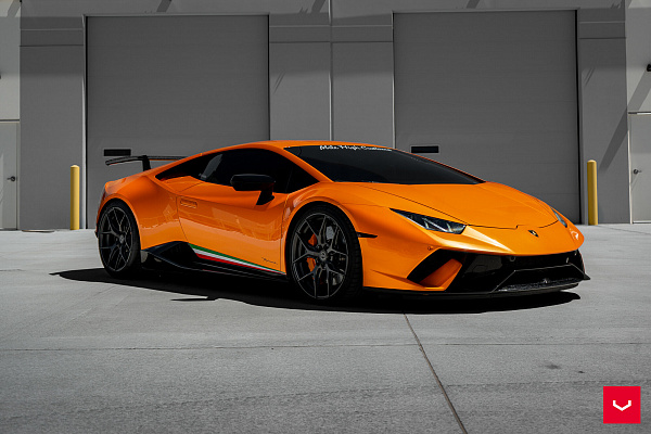 Фото дисков Vossen HF-5 Черный глянец на Lamborghini Huracan