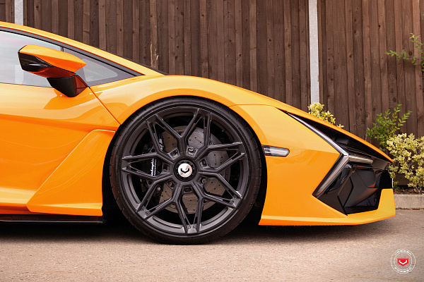 Фото дисков Vossen S21-08 Сатиновый темный лак на Lamborghini Revuelto
