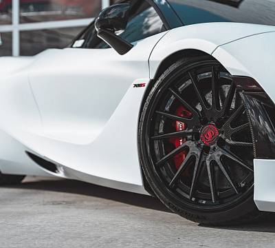 Фото дисков Strasse Wheels SV15T Deep Concave FS на McLaren 720S