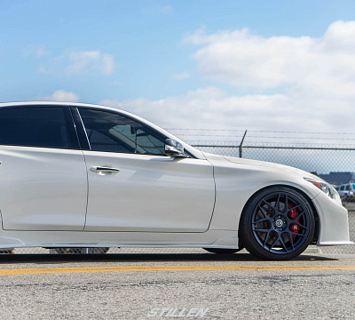 Фото дисков HRE FF01 на Infiniti Q50