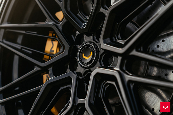 Фото дисков Vossen HF-7 Черный глянец на Mercedes-Benz AMG GT II