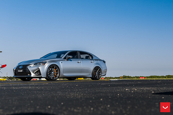 Фото дисков Vossen VFS-10 Глянцевый графит на Lexus GS IV