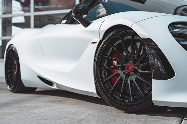 Фото дисков Strasse Wheels SV15T Deep Concave FS Другой цвет на McLaren 720S