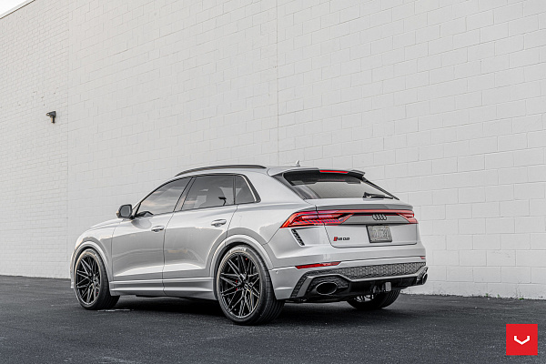 Фото дисков Vossen HF-7 Черный глянец на Audi Q8