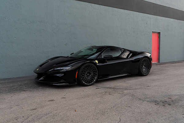 Фото дисков HRE 501M Черный глянец на Ferrari SF90