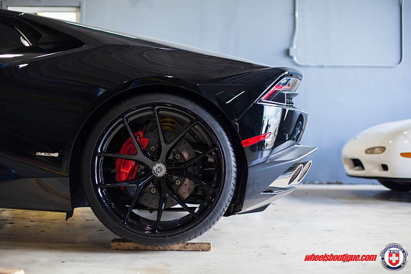 Фото дисков HRE P101 Черный глянец на Lamborghini Huracan
