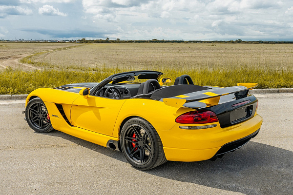 Фото дисков Strasse Wheels SV2-6 Deep Concave FS Черный матовый на Dodge Viper