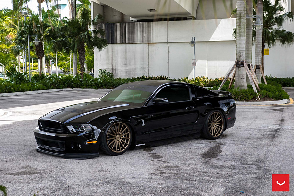 Фото дисков Vossen VFS-2 Сатиновая бронза на Ford Mustang V
